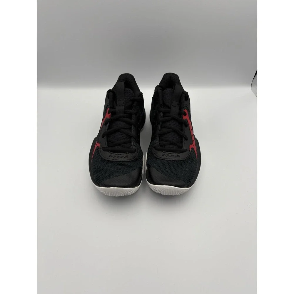 Under Armour hit court